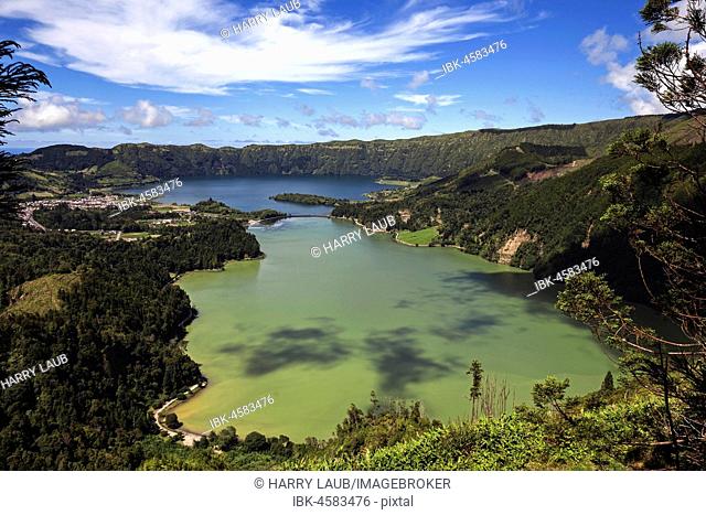 View of the volcanic crater Caldera Sete Cidades with the crater lakes Lagoa Verde and Lago Azul, behind the village Sete Cidades, São Miguel, Azores, Portugal