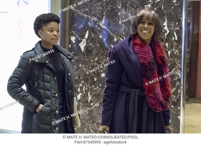 Gayle King (r) of CBS is seeing in the lobby of Trump Tower in New York, NY, USA on January 19, 2017. Photo: Maite H. Mateo/Consolidated/Pool/dpa | usage...