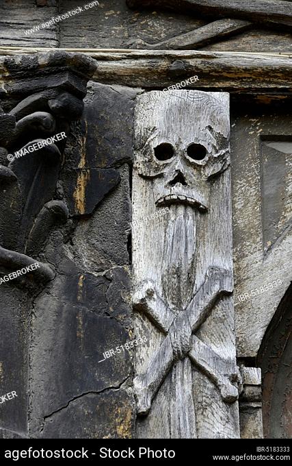 Architectural decoration on the facade of the charnel house, skull, skull, bones, charnel house, old cemetery, Aitre St. Maclou, Rouen, Normandy, France, Europe