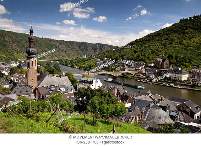 View from the Tummelchen on the town with Catholic parish church of St. Martin, Cochem, Moselle, Rhineland-Palatinate, Germany, Europe, PublicGround