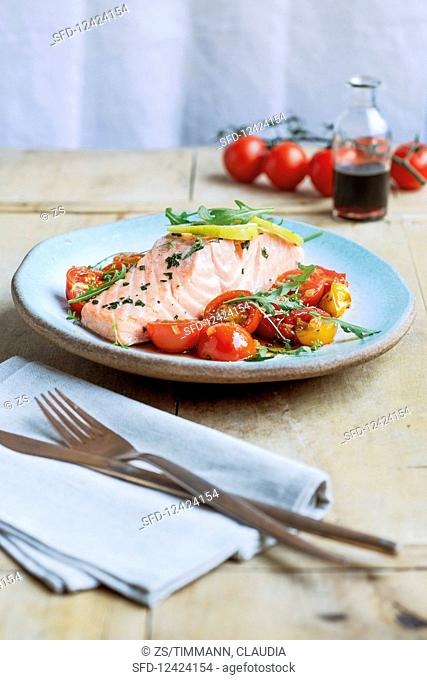 Steamed salmon fillet with balsamic tomatoes