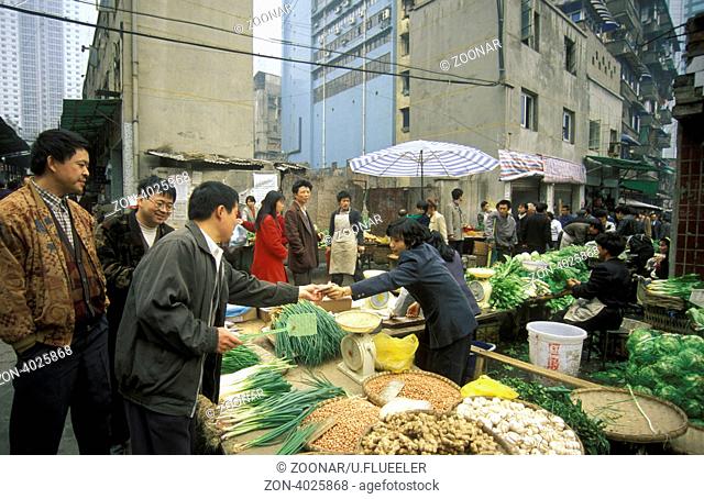 Alltag auf einem Markt in der Chinesischen Grosstadt Chongqing in der Provinz Sichuan in China in Ostasien