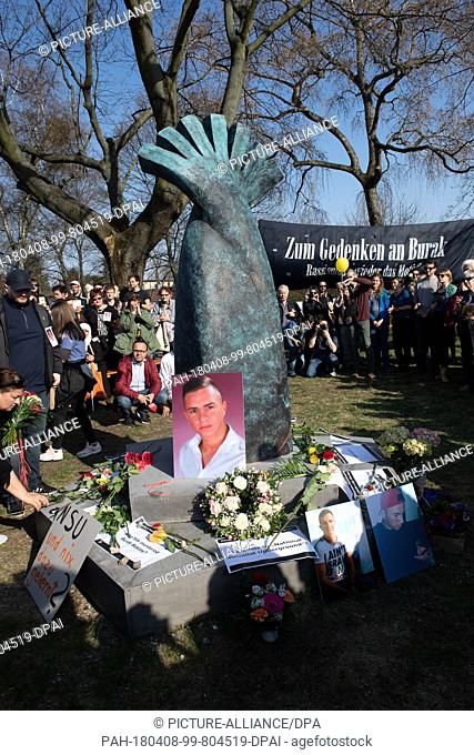 08 April 2018, Germany, Berlin: People unveiling the memorial for Burak.B. The young man was shot in a street in Neukoelln on 05 April 2012