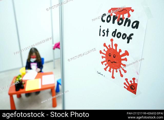 17 December 2021, Baden-Wuerttemberg, Heidelberg: Behind the picture painted by a child with the inscription ""Corona is stupid"", Lisa
