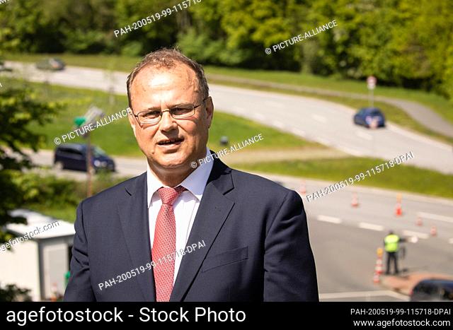19 May 2020, Schleswig-Holstein, Harrislee: Claus Christian Claussen (CDU), Minister of Justice and European Affairs of Schleswig-Holstein