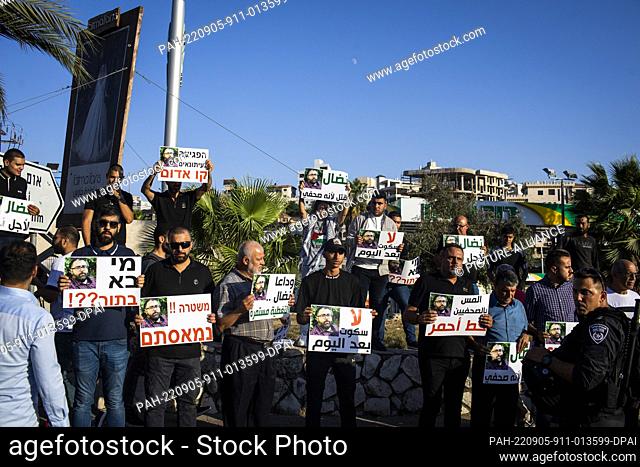 05 September 2022, Israel, Umm al-Fahm: Arab Israelis protest near the entrance to Umm Al-Fahm against the murder of Nidal Aghbariya