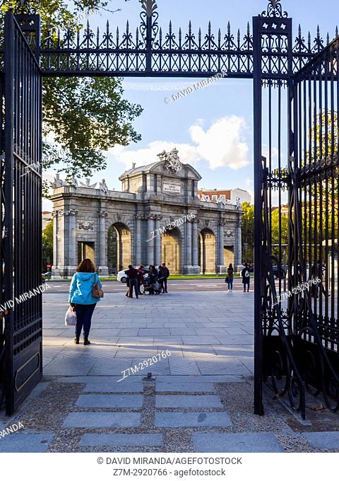 Puerta de Alcalá from parque de El Retiro. Madrid. Spain