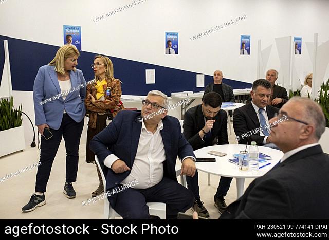 21 May 2023, Greece, Athen: Supporters of the conservative Nea Dimokratia (ND) party await initial forecasts. These are the first Greek parliamentary elections...