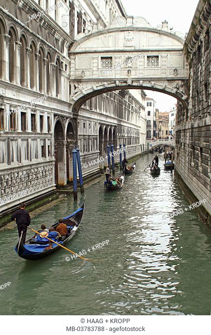 Italy, Venice, Seufzerbrücke,  Canal, gondolas,  Europe, Venetien, lagoon city, canal, waterway, connection, Dogenpalast, Alto Gefängnis, bridge, overpass