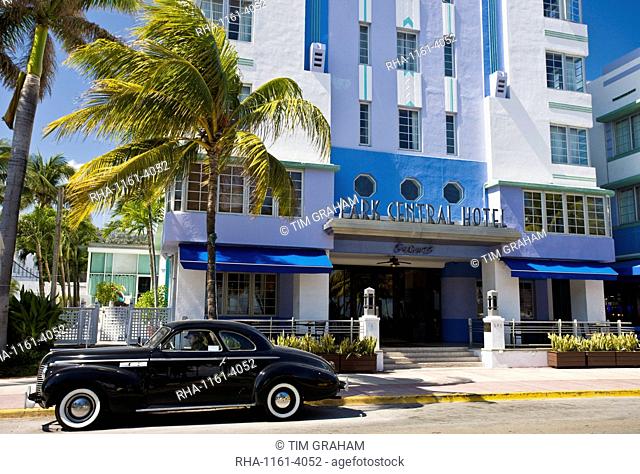 Old Buick Eight Classic sedan and gangster dummy driver at Park Central Hotel, Ocean Drive South Beach Miami USA