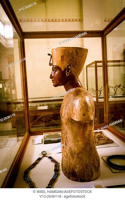 Dummy head of the young king, made from stuccoed and painted wood, from the tomb of the pharaoh Tutankhamen, discovered in the Valley of the Kings, Thebes