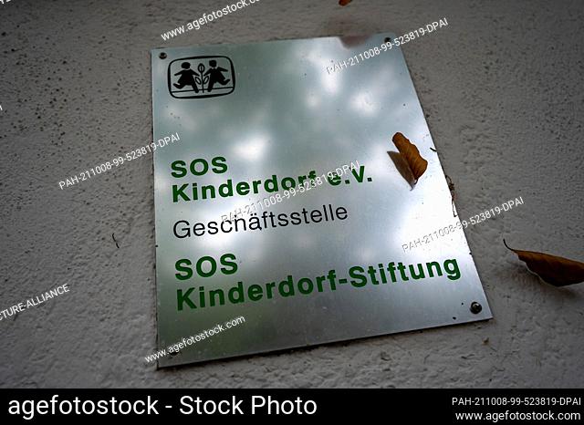08 October 2021, Bavaria, Munich: The lettering ""SOS Kinderdorf e.V. - Geschäftsstelle - SOS Kinderdorf-Stiftung"" can be read on a sign