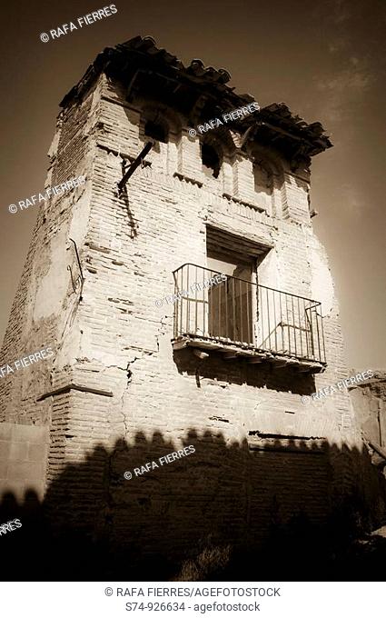 Ruinas en el pueblo viejode Bechite, Zaragoza, Spain