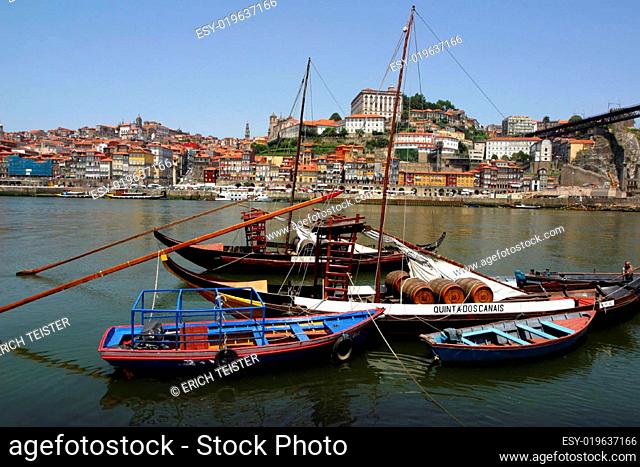 Portweinschiffe auf dem Douro