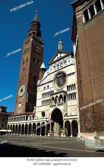 Italy, Lombardy, Cremona, Piazza del Comune Square, Duomo Cathedral and Torrazzo Tower
