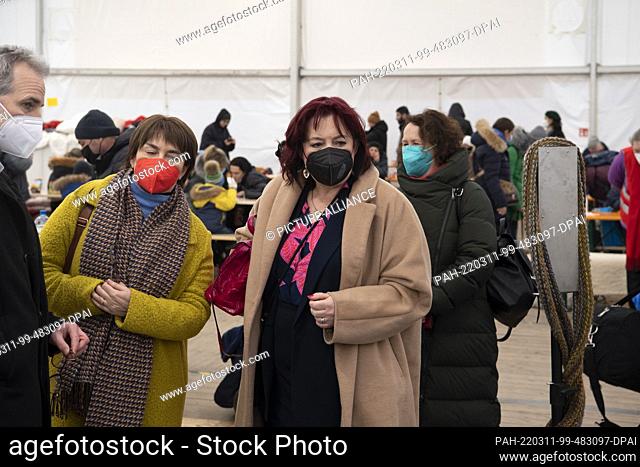 11 March 2022, Berlin: Astrid-Sabine Busse (SPD, M), Berlin's Senator for Education, Youth and Family, visits a tent at the main train station that serves as a...