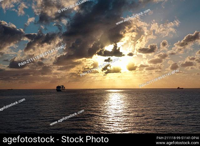 26 October 2021, Spain, Teneriffa: The cruise ship Aida bella (l) waits in the morning before entering the berthing position in the port of Santa Cruz de...