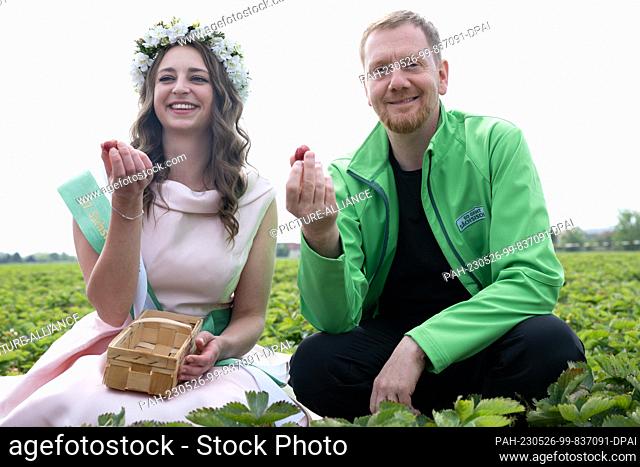 26 May 2023, Saxony, Coswig: Michael Kretschmer (CDU), Prime Minister of Saxony, and Antonia Mercedes Kirschner, Saxon Flower Queen