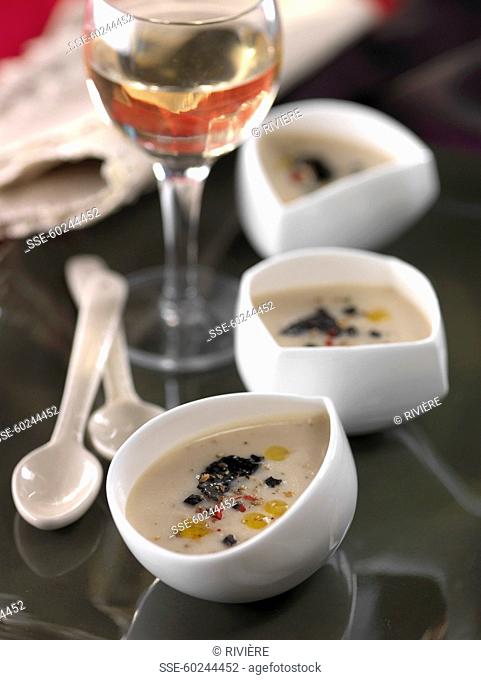 Cold cream of white haricot Paimpol bean soup with truffles