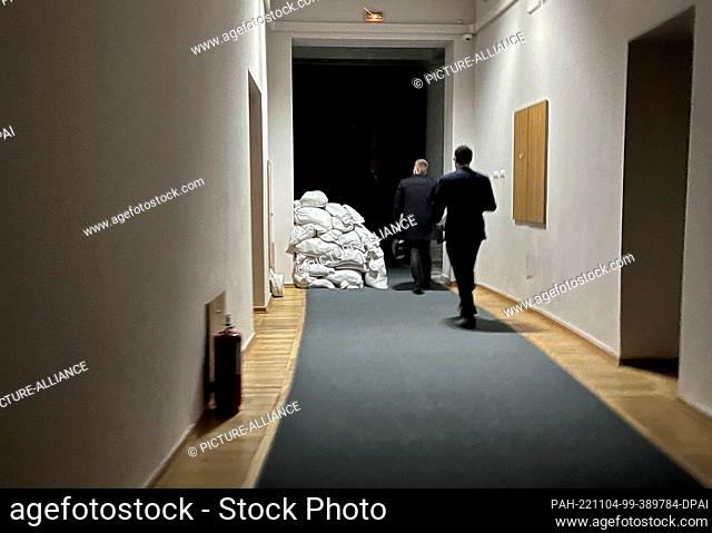 04 November 2022, Ukraine, Kiew: Marco Buschmann (FDP, r), Federal Minister of Justice, visits the Cabinet of Ministers, which is protected with sandbags and...