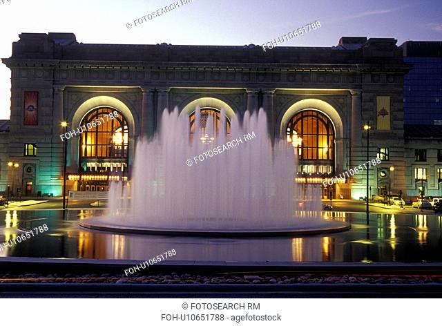 MO, Missouri, Kansas City, Union Station, The Bloch Fountain, evening