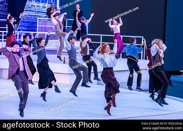 07 June 2021, Mecklenburg-Western Pomerania, Schwerin: Carmen Danen (M) dances in the role of Kate McGowan in the musical ""Titanic"" on the stage of the...