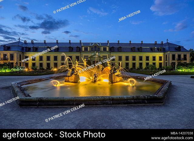 Germany, Lower Saxony, Hanover, Neptune Fountain in the Orangenparterre & gallery of the Herrenhausen Gardens in the evening