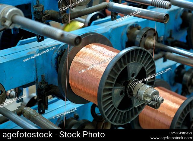 Massive industrial bobbins with twisted copper wire