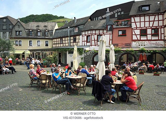 D-Bernkastel-Kues, health spa, Moselle, Middle Moselle, Rhineland-Palatinate, Karlsbader Platz, Karlsbad square, half-timbered houses