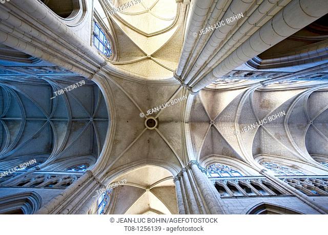 France, 85, lucon: Cathedral, , Interior ceiling