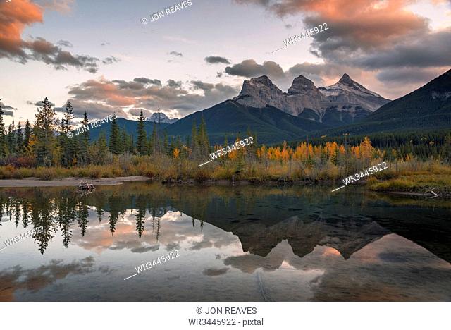 Sunset over Three Sisters in Autumn near Banff National Park, UNESCO World Heritage Site, Canmore, Alberta, Rocky Mountains, Canada, North America