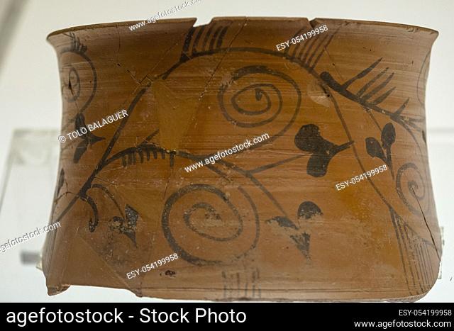 fragmento de vasija pintada para guardar alimentos, Necrópolis de Carratiermes, siglo I d. C. museo del Yacimiento arqueológico de Tiermes, Soria
