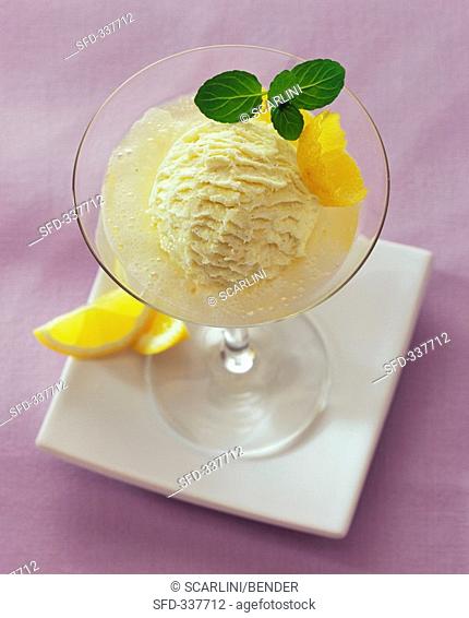 Lemon punch with vanilla ice cream