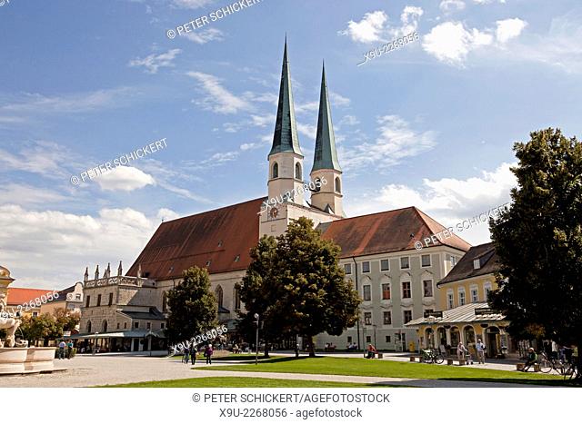 Collegiate church St. Philipp and Jacob on Kapellplatz square in Altoetting, Upper-Bavaria, Bavaria, Germany, Europe