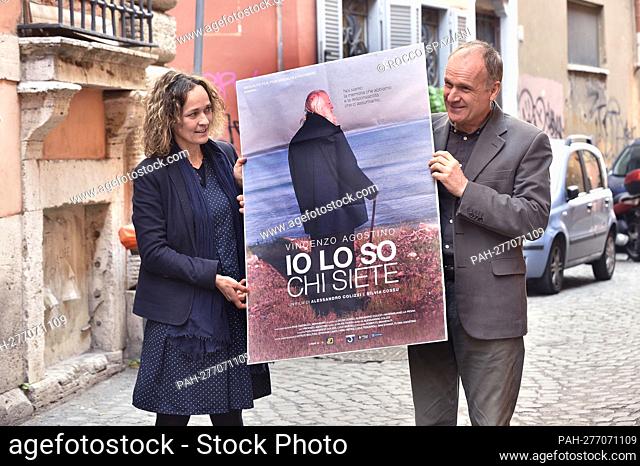 Silvia Cossu and Alessandro Colizzi attends , Io Lo So Chi Siete, Photocall at Cinema Intrastevere in Rome, (Italy) March 3th, 2022. - Roma/Italien