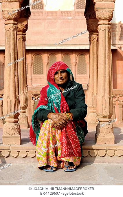 Indian woman, Junagarh Fort, city palace, Bikaner, Rajasthan, North India, South Asia