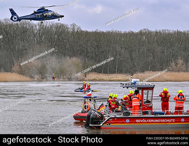 07 March 2023, Brandenburg, Frankfurt (Oder): The German Federal Police is taking part in a water rescue exercise on the German-Polish border river Oder with an...