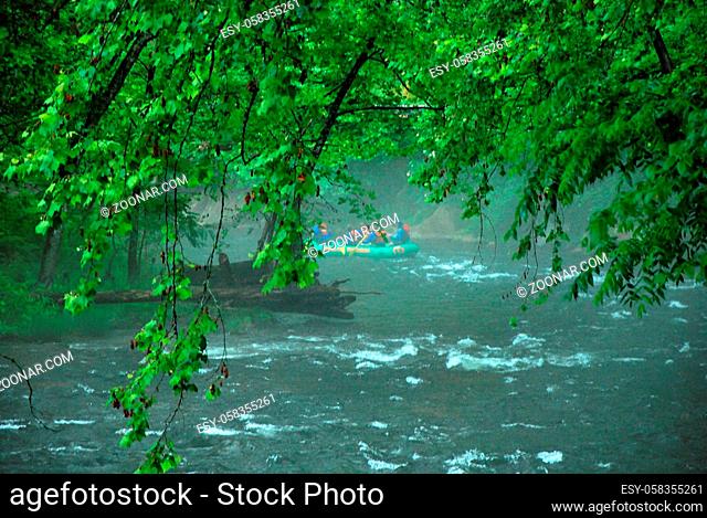 Rafting on the Oconaluftee River, in the Great Smoky Mountains in Fog, North Carolina, USA. Rafting auf dem Oconaluftee River