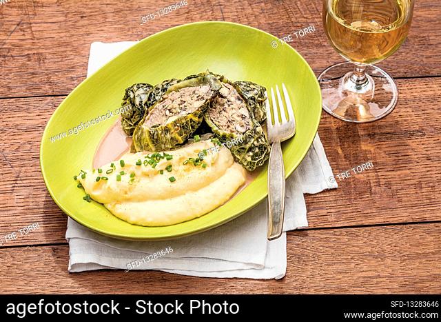 Savoy cabbage roulade with a minced meat and mushroom filling