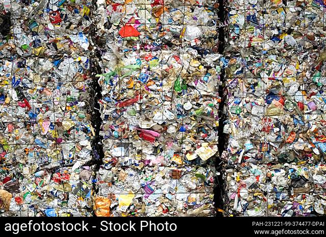 21 December 2023, Saxony, Freiberg: Baled aluminum waste from the yellow garbage can lies in a hall of the new Plant II of the recycling company PreZero Pyral