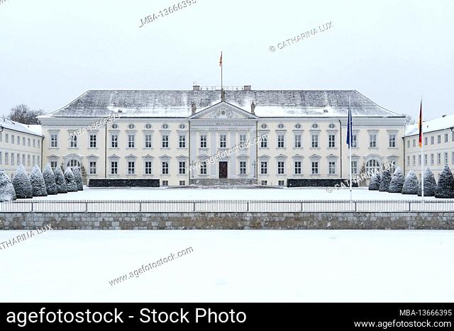 Berlin-Tiergarten, Bellevue Palace, official residence of the Federal President, classicism, snowy winter landscape