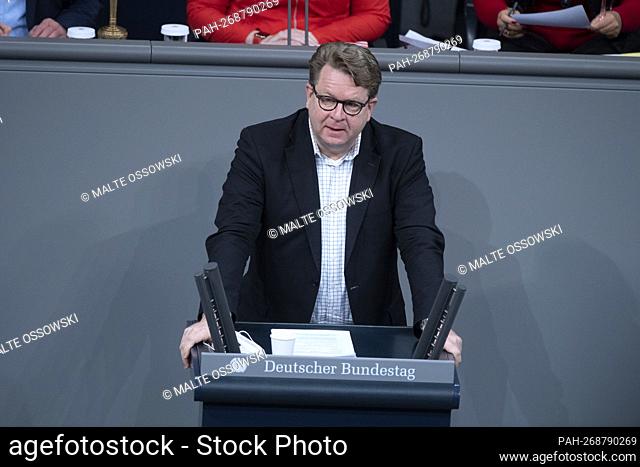 Carsten MUELLER, MÃ-ller, CDU / CSU parliamentary group, speaking at the 6th plenary session of the German Bundestag in Berlin, Germany on December 8th, 2021