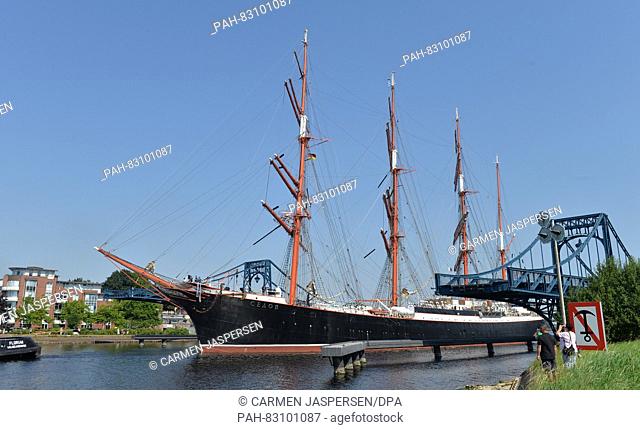 The Russian sailing ship 'Sedov' is carried through the Kaiser-Wilhelm-bridge by tugboats in direction of the quay Bontekai in Wilhelmshaven, Germany