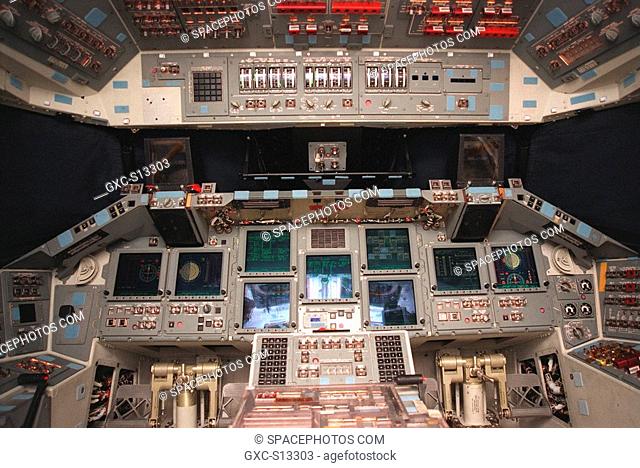 04/26/1999 --- A new full-color, flat panel Multifunction Electronic Display Subsystem MEDS is shown in the cockpit of the orbiter Atlantis