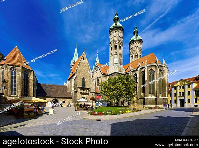 Cathedral square with Naumburg Cathedral of St. Peter and Paul, Naumburg / Saale, Saxony-Anhalt, Germany