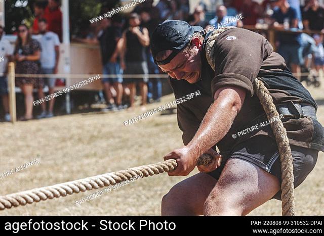 17 July 2022, Baden-Wuerttemberg, Horben: Simon Hug, tug-of-war member of the TC Feuerstein-Horben, pulls on a rope as the so-called ""anchor man"" during a...