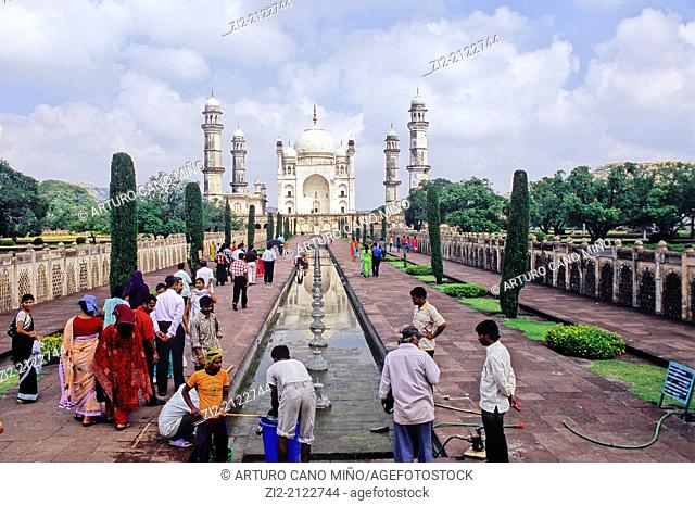 Bibi Ka Maqbara, Mughal mausoleum, XVII century. Aurangabad, Maharashtra state, India