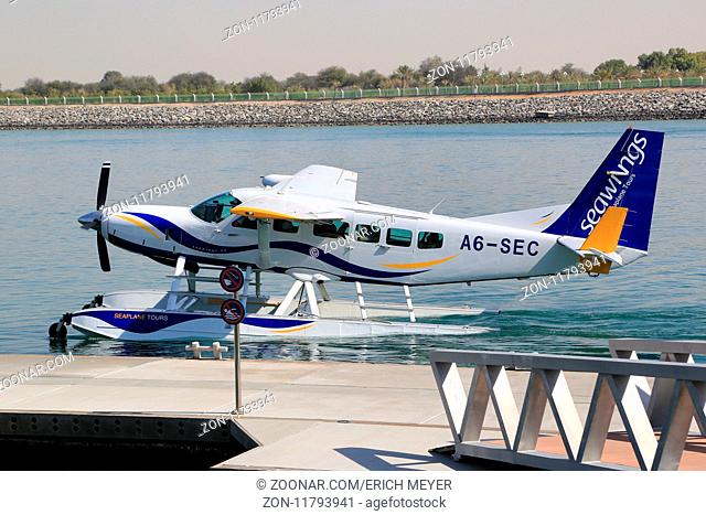 Abu Dhabi, für Rundflüge steht im Hafen Yas Marina ein Wasserflugzeug bereit