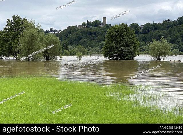 firo: 07/15/2021, country and people, weather, floods in North Rhine-Westphalia, flooding, heavy rain, Bochum, the Ruhr near Stiepel has overflowed its banks