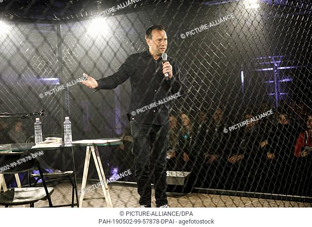 02 May 2019, Berlin: Sebastian Fitzek, writer, speaks at the event for the world premiere of the radio play thriller series ""AURIS"" in a cage in front of an...